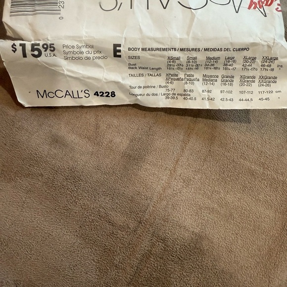 Women's Patterned Poncho easy McCalls 4228 pattern Size y (Xsm, sm med) - Picture 4 of 6